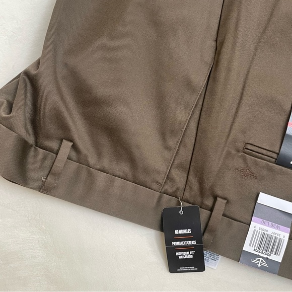 Dockers Men's D2 Signature Khaki Straight Fit Pants Flat Front Khaki Brown 38/30 - Picture 5 of 14